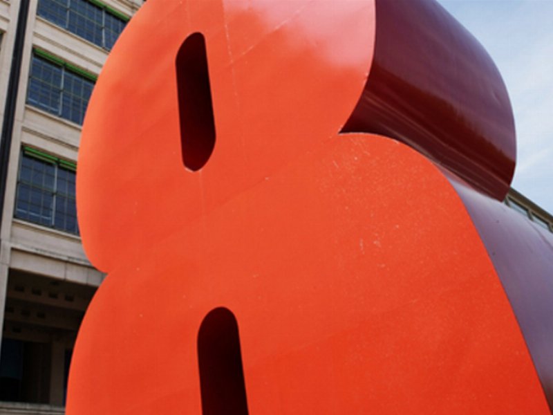8 Gallery passa ai gruppi Axa e Pradera