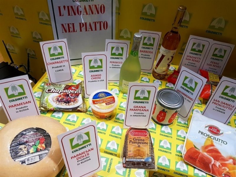 Il falso cibo Made in Italy vale 100 mld nel mondo Il falso cibo Made in Italy vale 100 mld nel mondo