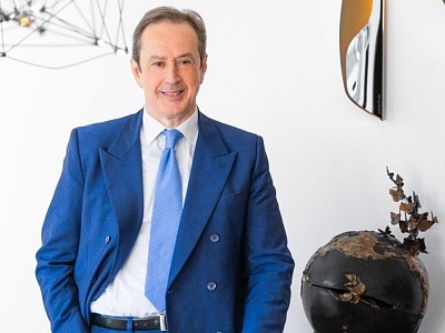 NewPrinces, liquidità di 1,4 miliardi. Acquisto di azioni proprie per nuove acquisizioni NewPrinces, liquidità di 1,4 miliardi. Acquisto di azioni proprie per nuove acquisizioni