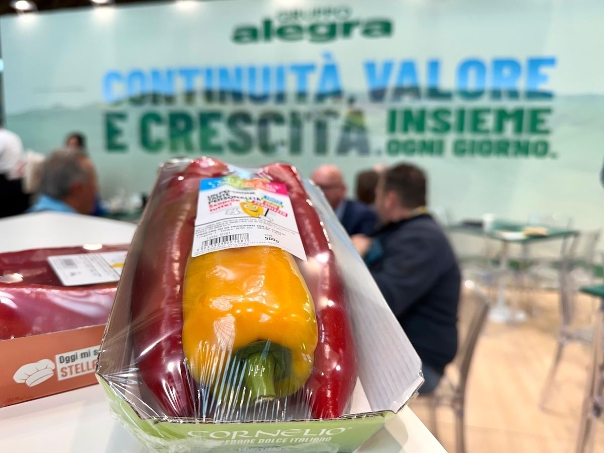 Cornelio: nuova identità per il peperone corno dolce di Valfrutta Fresco Cornelio: nuova identità per il peperone corno dolce di Valfrutta Fresco
