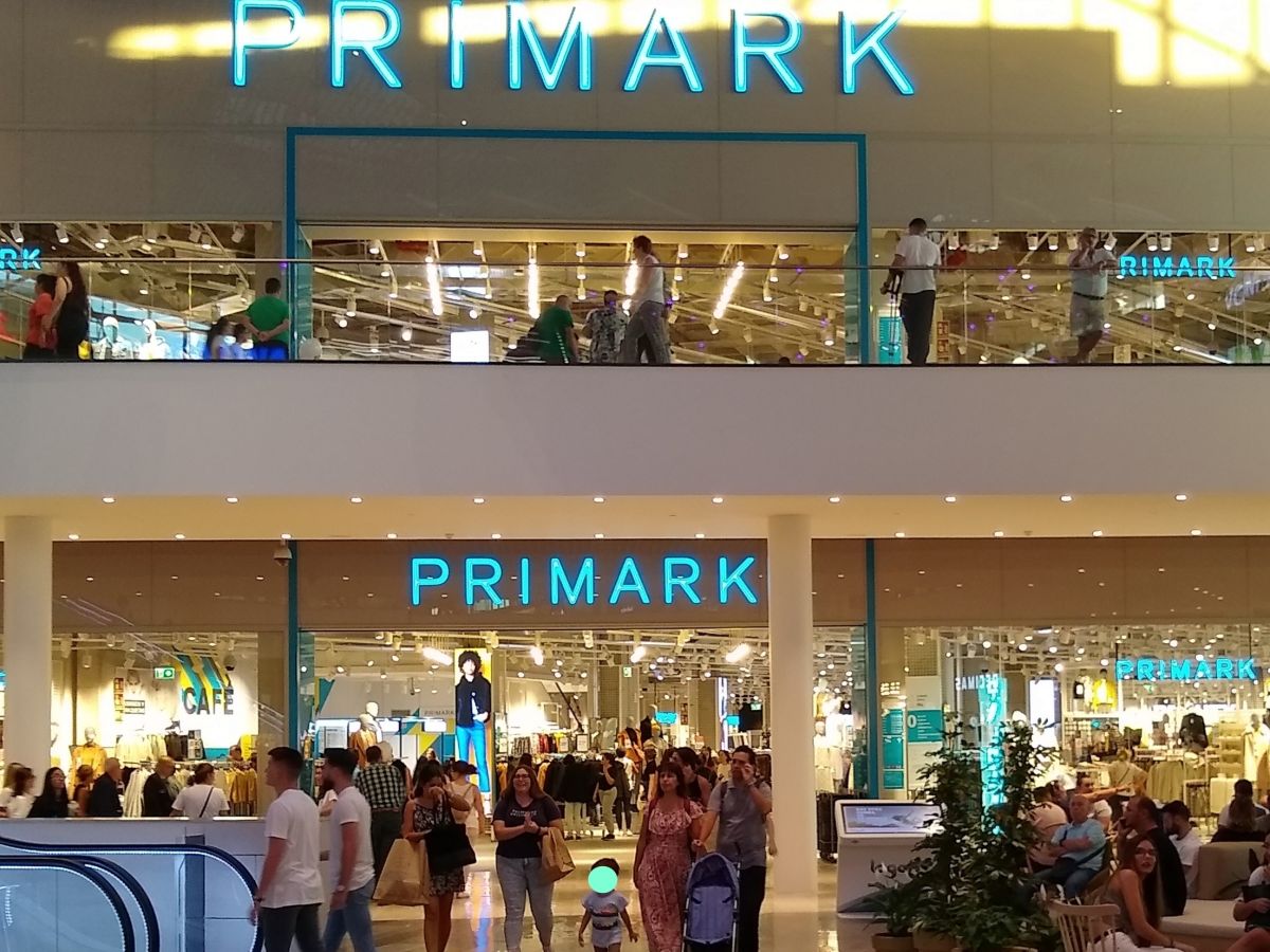 Crediti: di CarlosVdeHabsburgo, via Wikimedia Commons Primark entra in Medio Oriente e avvia lo sviluppo in franchising. In Italia apre a Biella