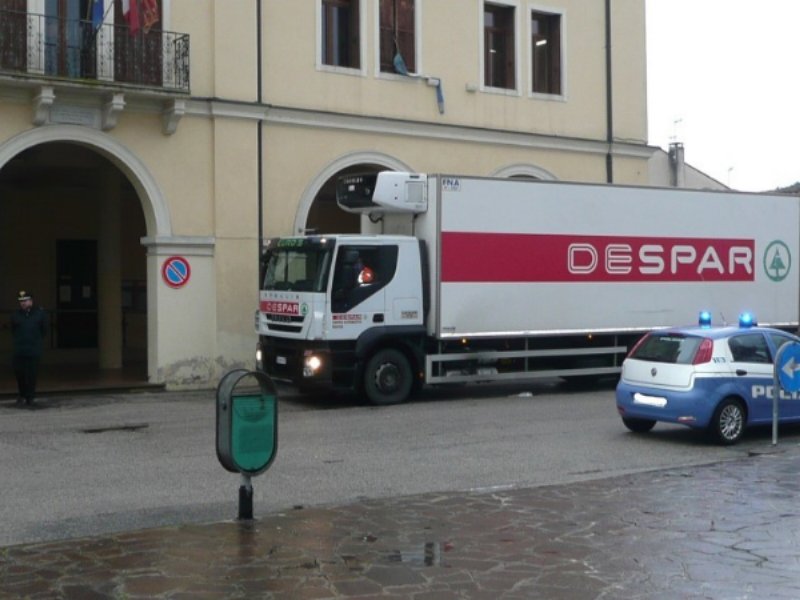 Despar dona generi di prima necessita' a Vo' Euganeo