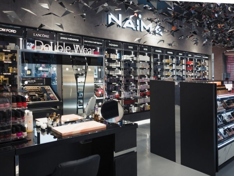 Avon Italia entra nel canale fisico: debutto da Naïma il 20 novembre Avon Italia entra nel canale fisico: debutto da Naïma il 20 novembre