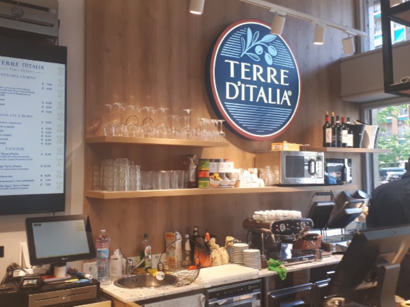 Carrefour apre il primo ristorante/bar e shop a insegna Terre d’Italia Carrefour apre il primo ristorante/bar e shop a insegna Terre d’Italia
