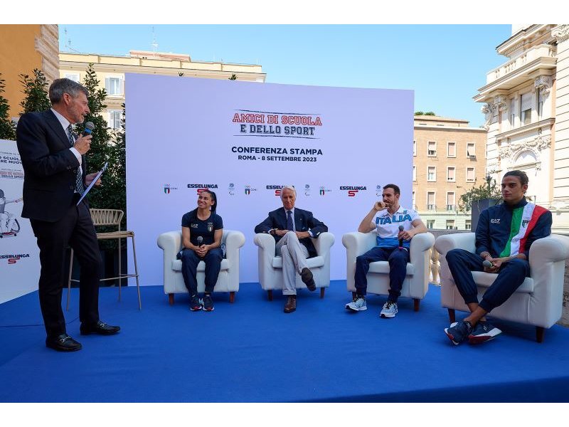 Esselunga presenta “Amici di scuola e dello sport” Esselunga presenta “Amici di scuola e dello sport”