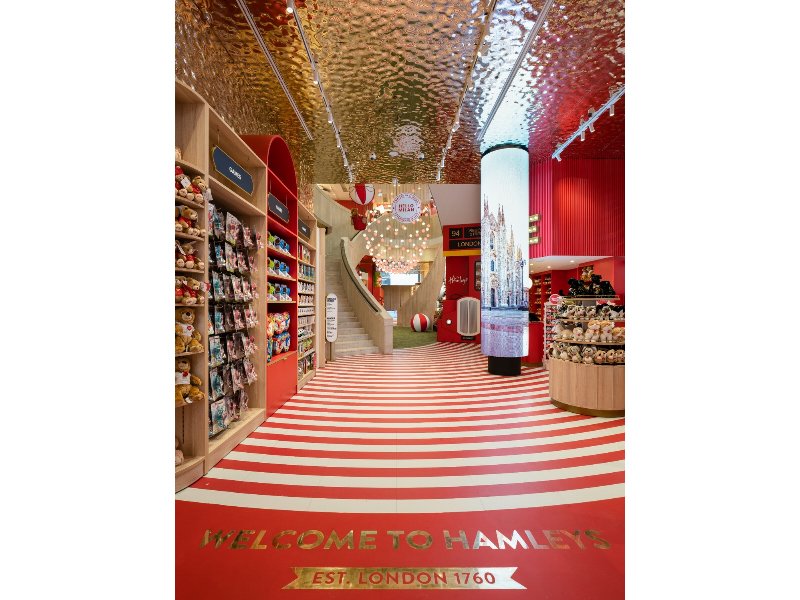 hamleys-taglia-il-nastro-a-milano-corso-vittorio-emanuele