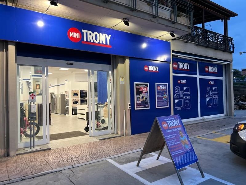 Trony inaugura un nuovo Mini Trony a Velletri (Rm) Trony inaugura un nuovo Mini Trony a Velletri (Rm)