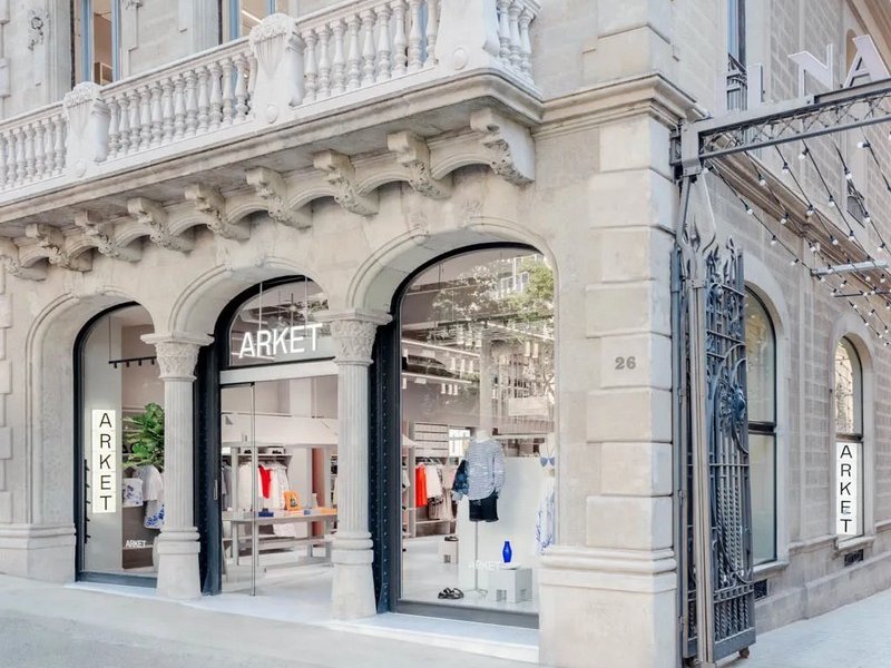 Arket: il lifestyle di H&M debutta a Milano, Piazza Cordusio Arket: il lifestyle di H&M debutta a Milano, Piazza Cordusio