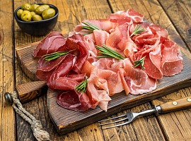 Mercato dei salumi: tra contenuto di servizio e proposte di alta qualità Mercato dei salumi: tra contenuto di servizio e proposte di alta qualità