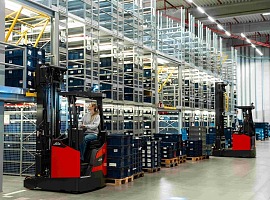 Linde amplia l’offerta con i nuovi carrelli retrattili Ri14 – Ri18