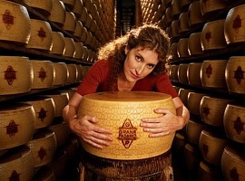 Grana Padano, prezzi all’ingrosso -15% e le vendite volano a doppia cifra Grana Padano, prezzi all’ingrosso -15% e le vendite volano a doppia cifra