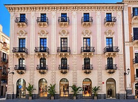 L’alleanza fra Mango e Coin debutta a Catania su 1.000 mq e due livelli L’alleanza fra Mango e Coin debutta a Catania su 1.000 mq e due livelli