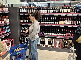 Vino, in quattro mesi giù del 2% le vendite nella grande distribuzione Vino, in quattro mesi giù del 2% le vendite nella grande distribuzione
