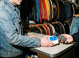 myPos Flex, lo smart Pos tascabile per professionisti e piccole attività sempre in movimento myPos Flex, lo smart Pos tascabile per professionisti e piccole attività sempre in movimento