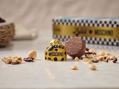 Dalla collaborazione Baci Perugina e Moschino nasce la limited edition Biscuit Sublime Dalla collaborazione Baci Perugina e Moschino nasce la limited edition Biscuit Sublime