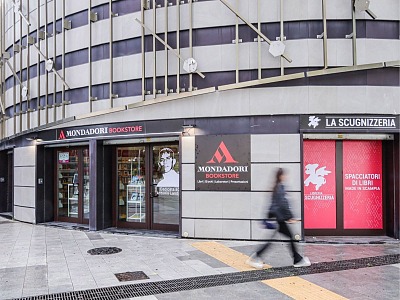 Mondadori Store inaugura a Scampia il Mondadori Bookstore "La Scugnizzeria" Mondadori Store inaugura a Scampia il Mondadori Bookstore "La Scugnizzeria"