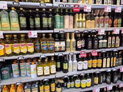 Olio, giacenze record della filiera italiana. Giù i prezzi alla produzione Olio, giacenze record della filiera italiana. Giù i prezzi alla produzione