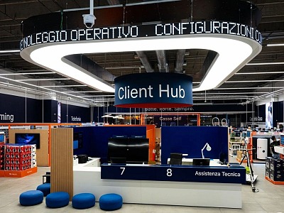 Unieuro inaugura a Lissone (Mb) il suo nuovo format con il Client Hub e l'assistente AI Unieuro inaugura a Lissone (Mb) il suo nuovo format con il Client Hub e l